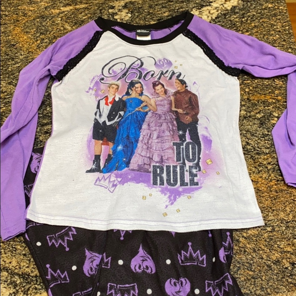 Disney’s Descendants Pajamas size 10 - Picture 3 of 6